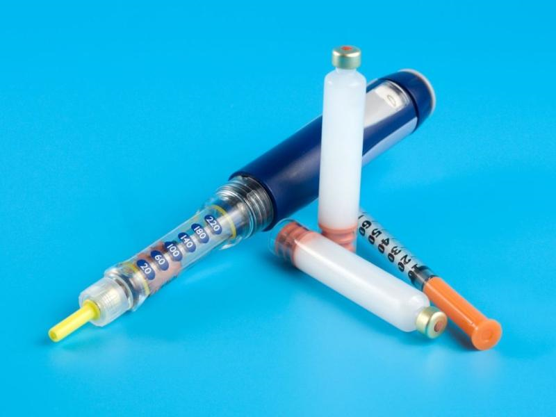 HÀNH KHÁCH CÓ ĐƯỢC MANG KIM TIÊM VÀ THUỐC INSULIN LÊN MÁY BAY?